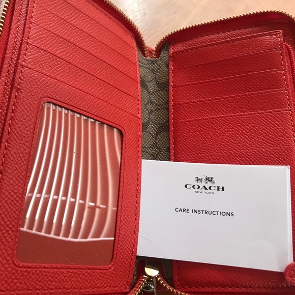 Coach wristlet - Picture 2 of 2